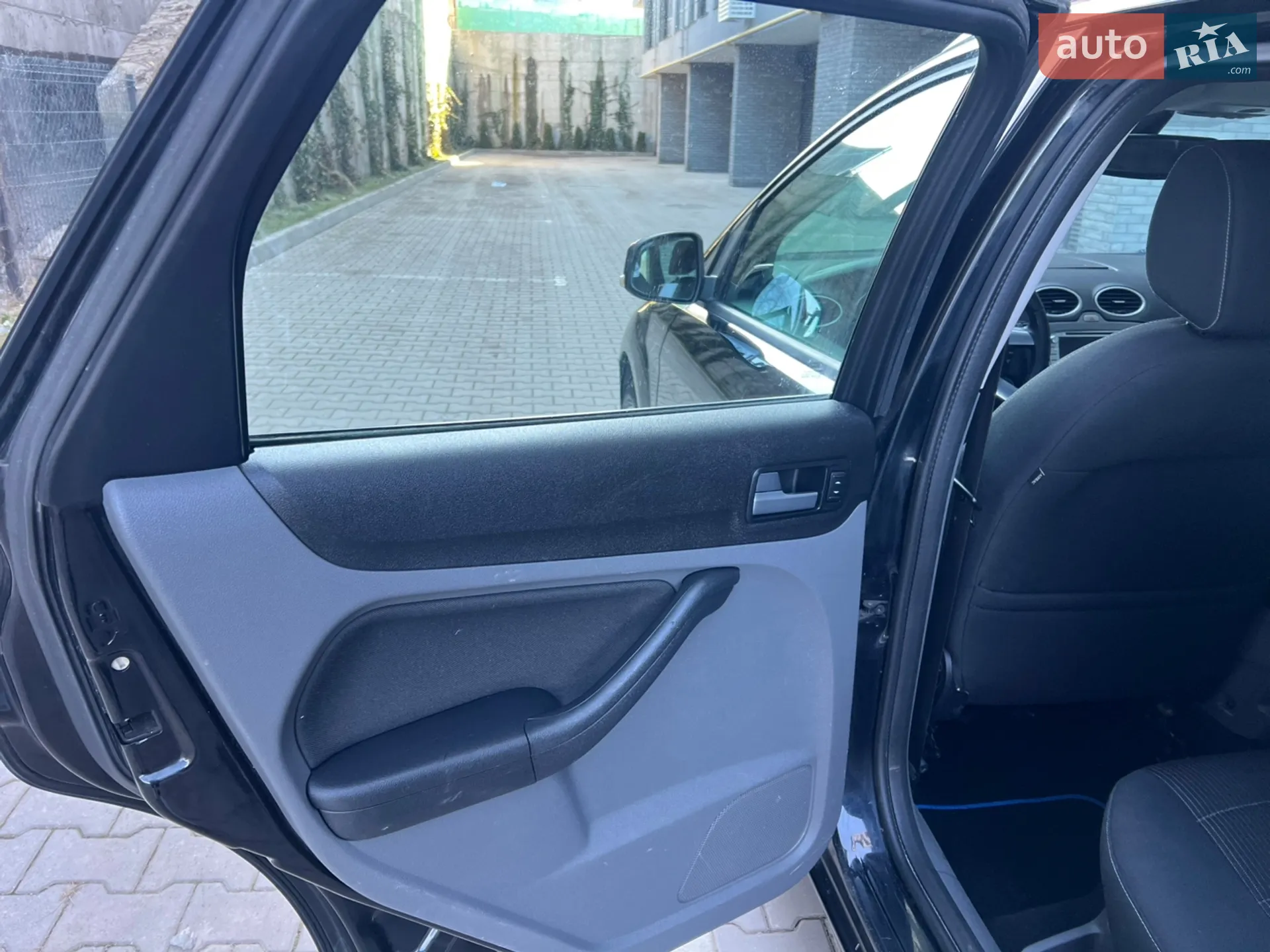 2010 Ford Focus - мініатюра 17