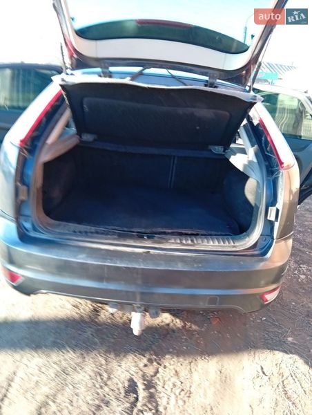 Хэтчбек Ford Focus 2008 в Ромнах