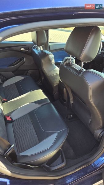 Хэтчбек Ford Focus 2015 в Черновцах