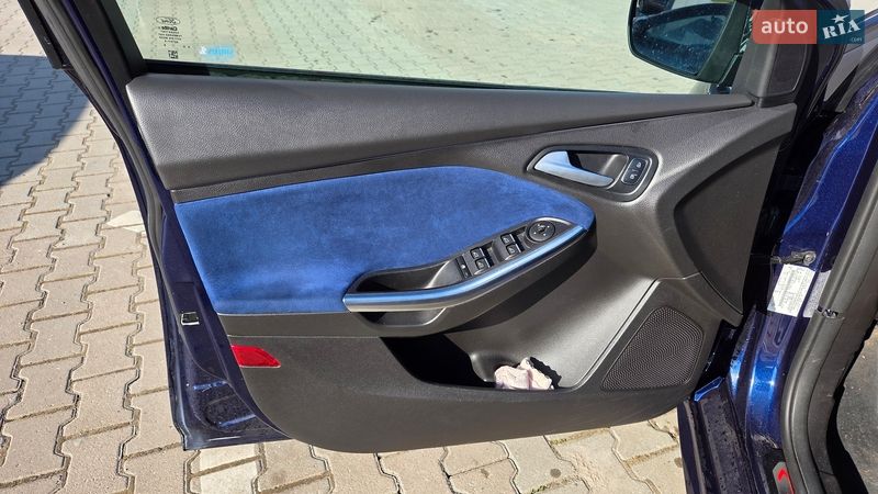 Хэтчбек Ford Focus 2015 в Черновцах