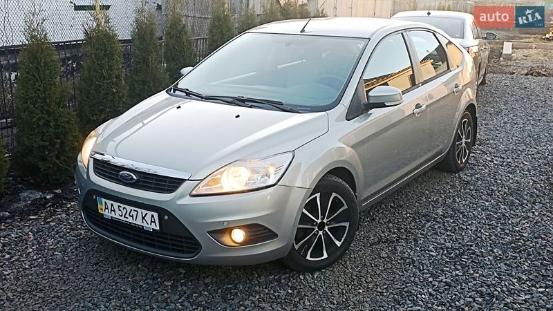 Хэтчбек Ford Focus 2010 в Каменке