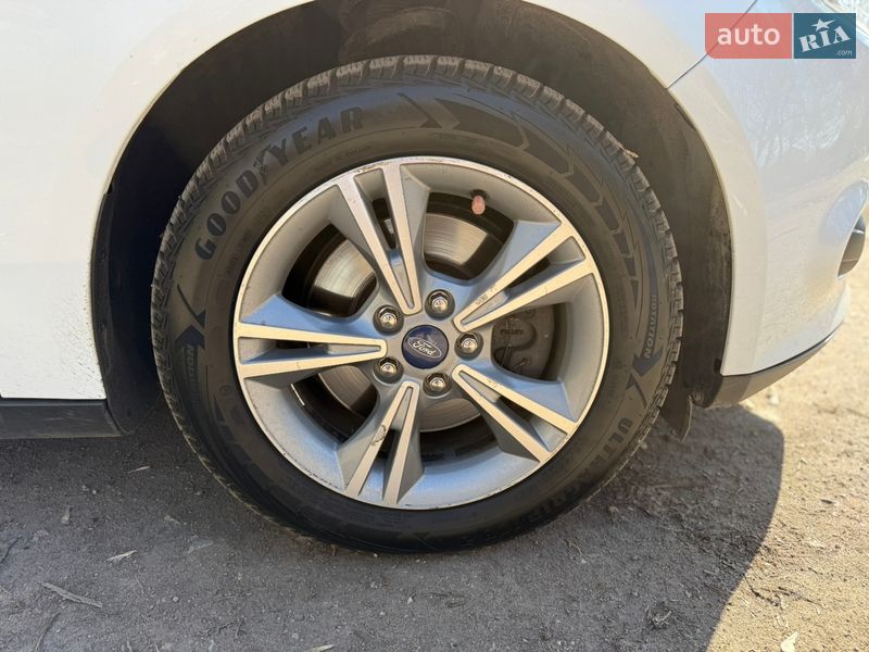 Хетчбек Ford Focus 2014 в Житомирі