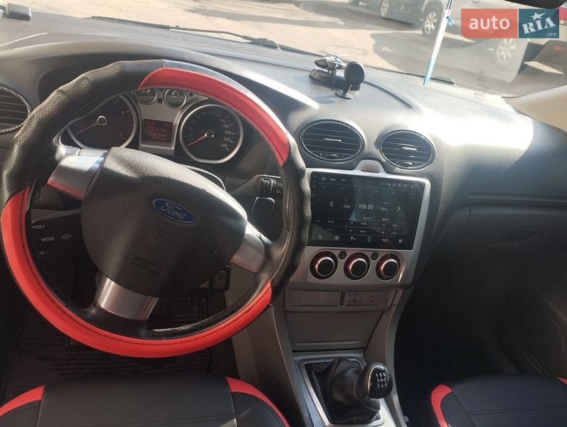 Хэтчбек Ford Focus 2011 в Киеве