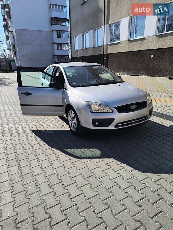 Хэтчбек Ford Focus 2005 в Звягеле