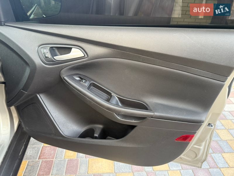 Хетчбек Ford Focus 2015 в Дніпрі