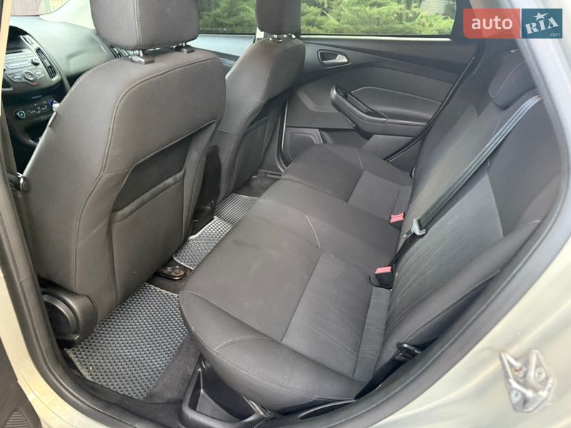 Хетчбек Ford Focus 2015 в Дніпрі