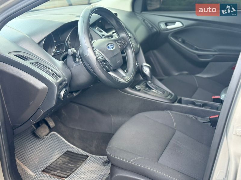 Хетчбек Ford Focus 2015 в Дніпрі
