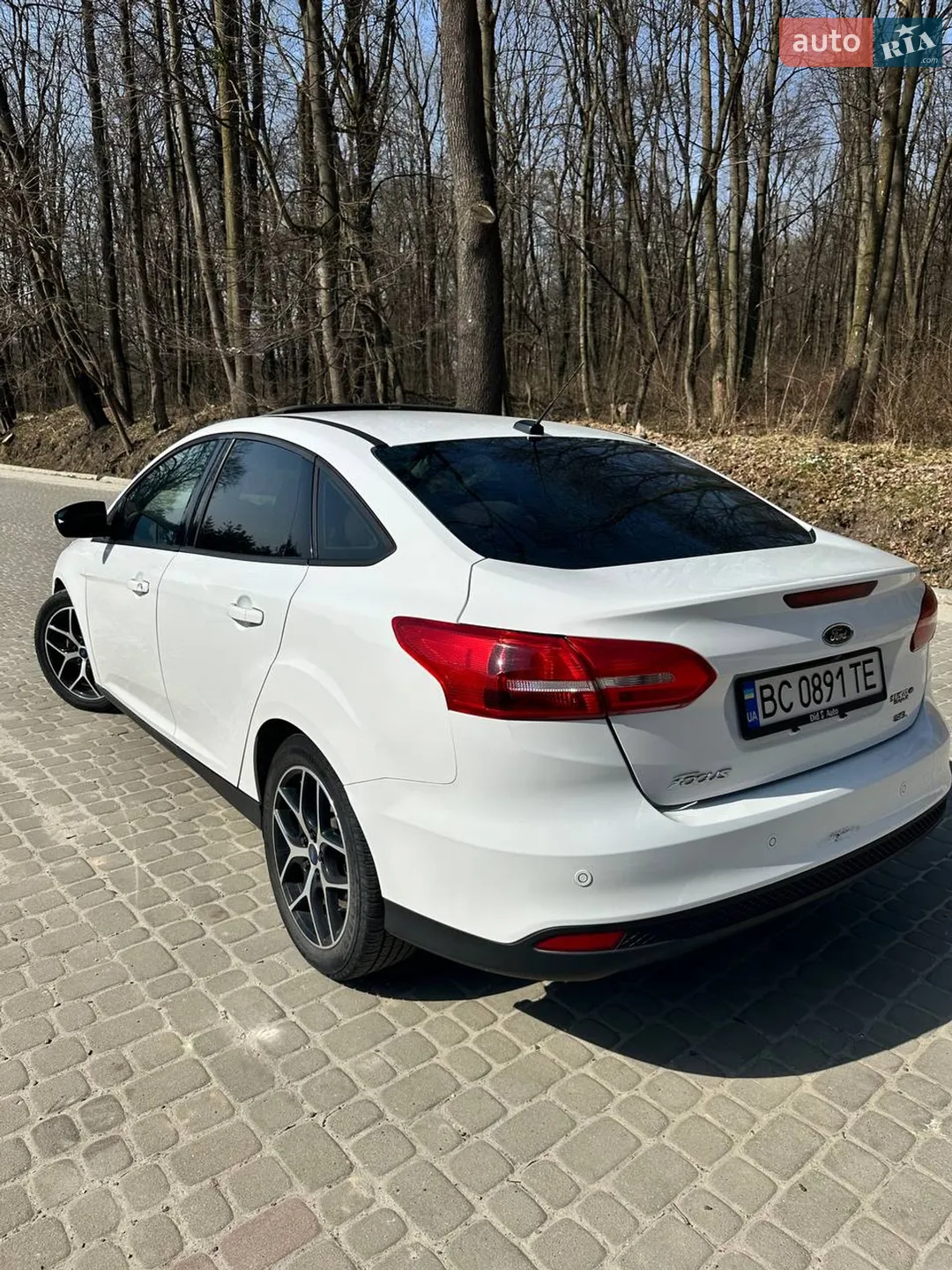 Ford Focus 2017 VIN 1FADP3H22HL289323 фото оголошення 6 з 27