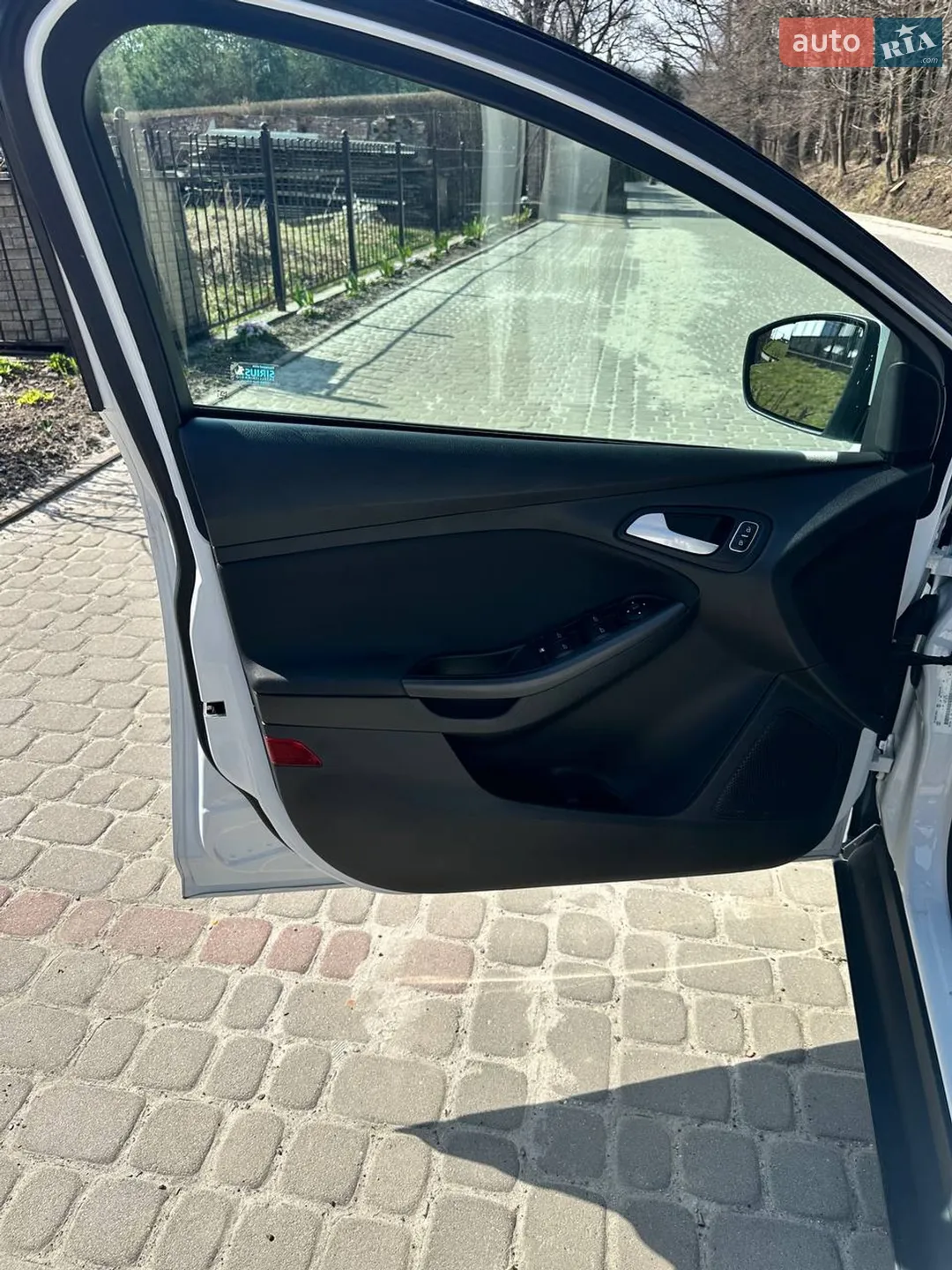 Ford Focus 2017 VIN 1FADP3H22HL289323 фото оголошення 11 з 27