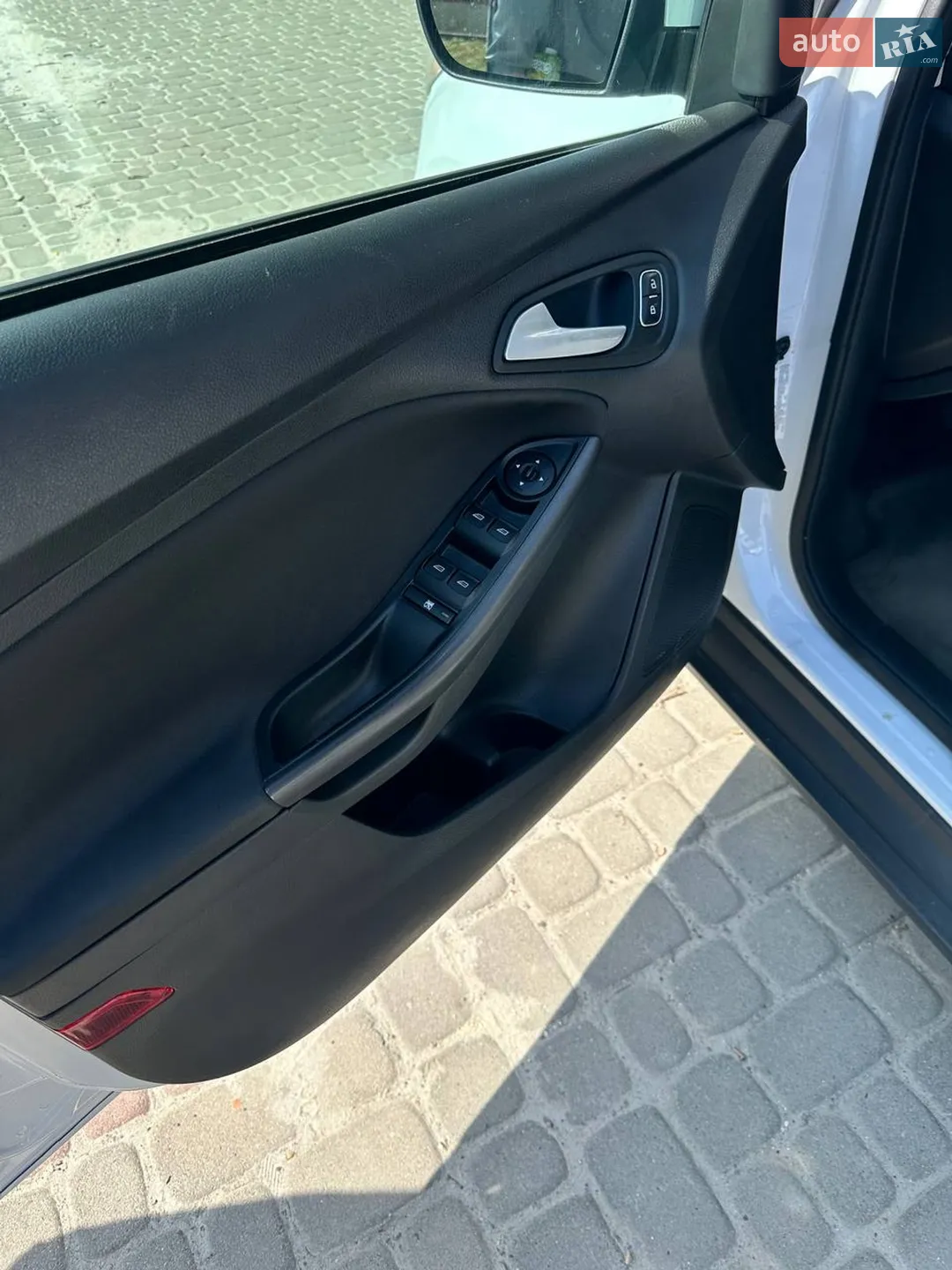 Ford Focus 2017 VIN 1FADP3H22HL289323 фото оголошення 12 з 27