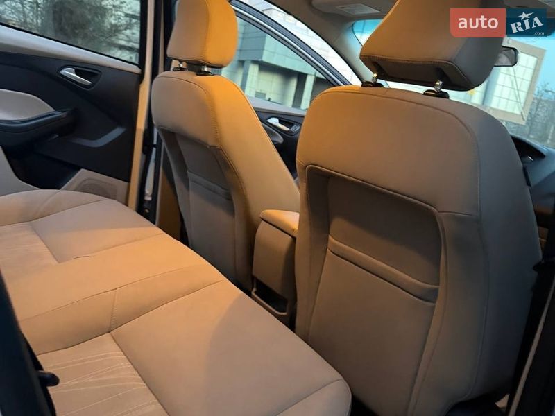Седан Ford Focus 2015 в Днепре фото 13 Седан Ford Focus 2015 в Днепре