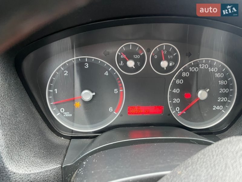 Хэтчбек Ford Focus 2007 в Помошной