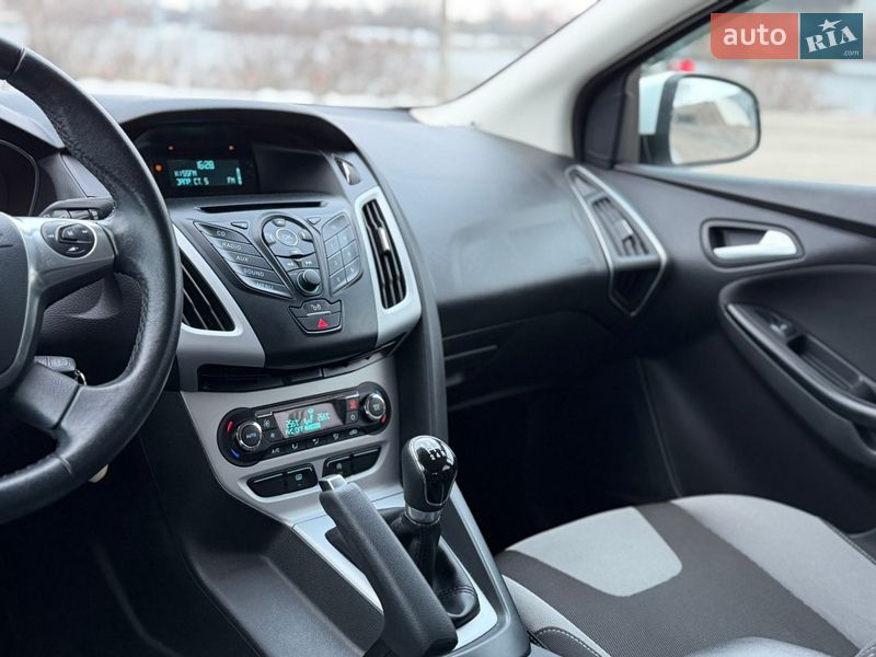 Хэтчбек Ford Focus 2014 в Киеве
