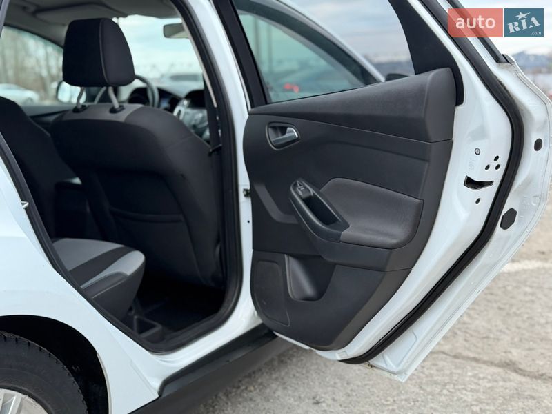 Хэтчбек Ford Focus 2014 в Киеве