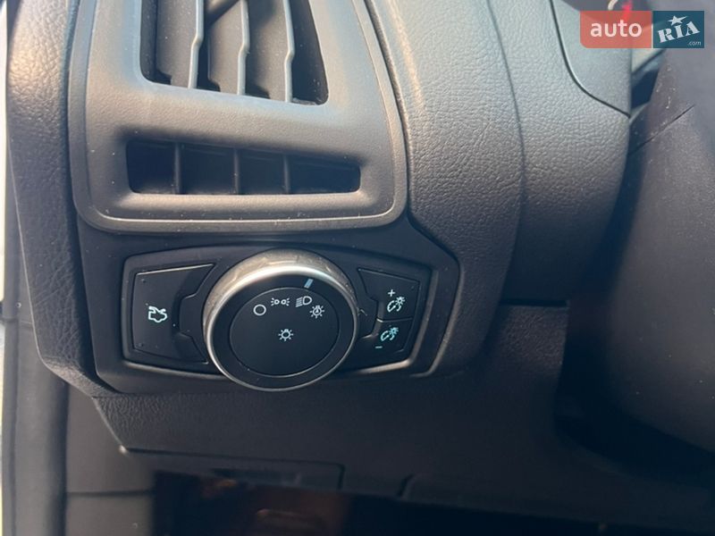 Седан Ford Focus 2015 в Львові