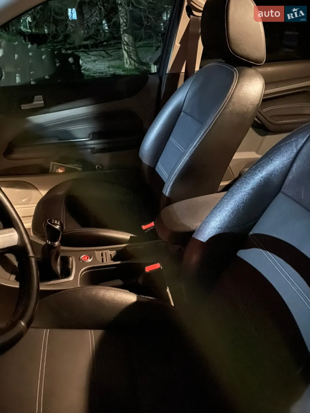 2010 Ford Focus - мініатюра 9