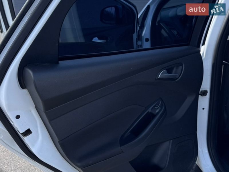 Хетчбек Ford Focus 2017 в Дніпрі фото 11 Хетчбек Ford Focus 2017 в Дніпрі