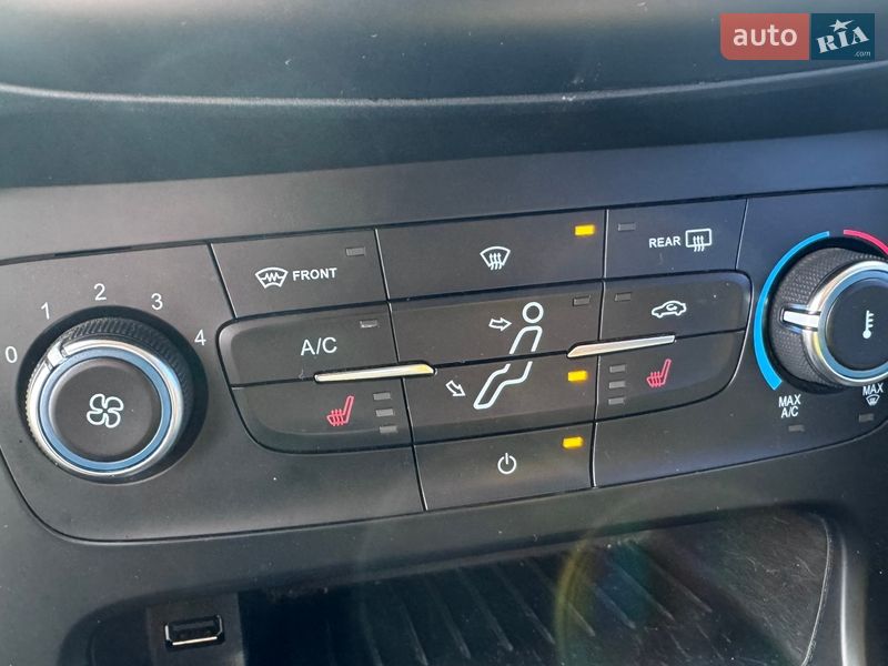 Хетчбек Ford Focus 2017 в Дніпрі фото 17 Хетчбек Ford Focus 2017 в Дніпрі