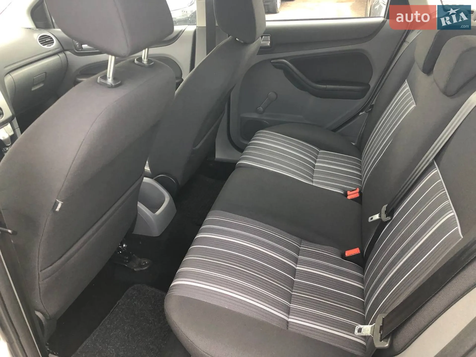 2010 Ford Focus - мініатюра 21