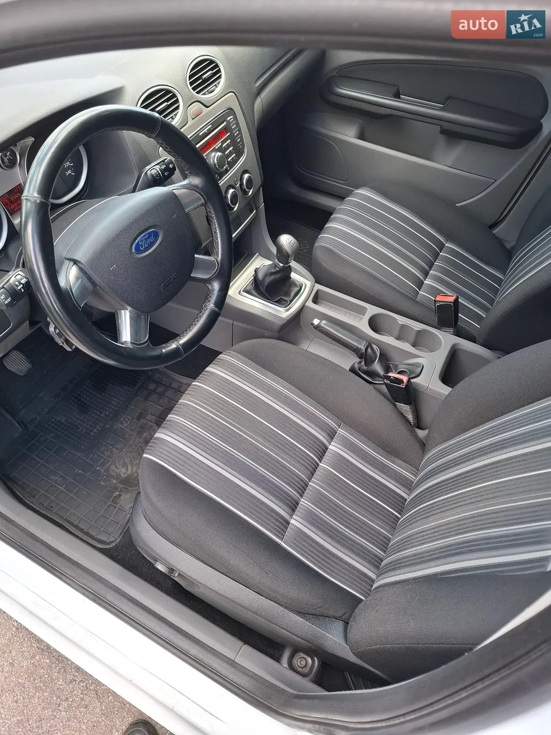 2010 Ford Focus - мініатюра 13