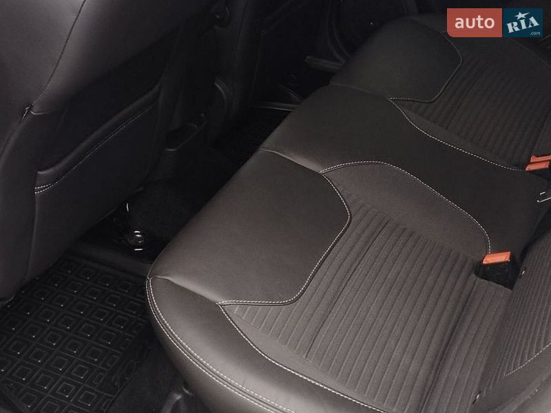 Хетчбек Ford Focus 2015 в Житомирі