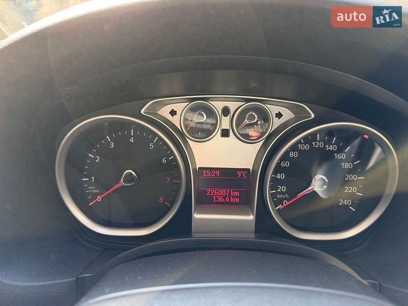 Хэтчбек Ford Focus 2011 в Виноградове