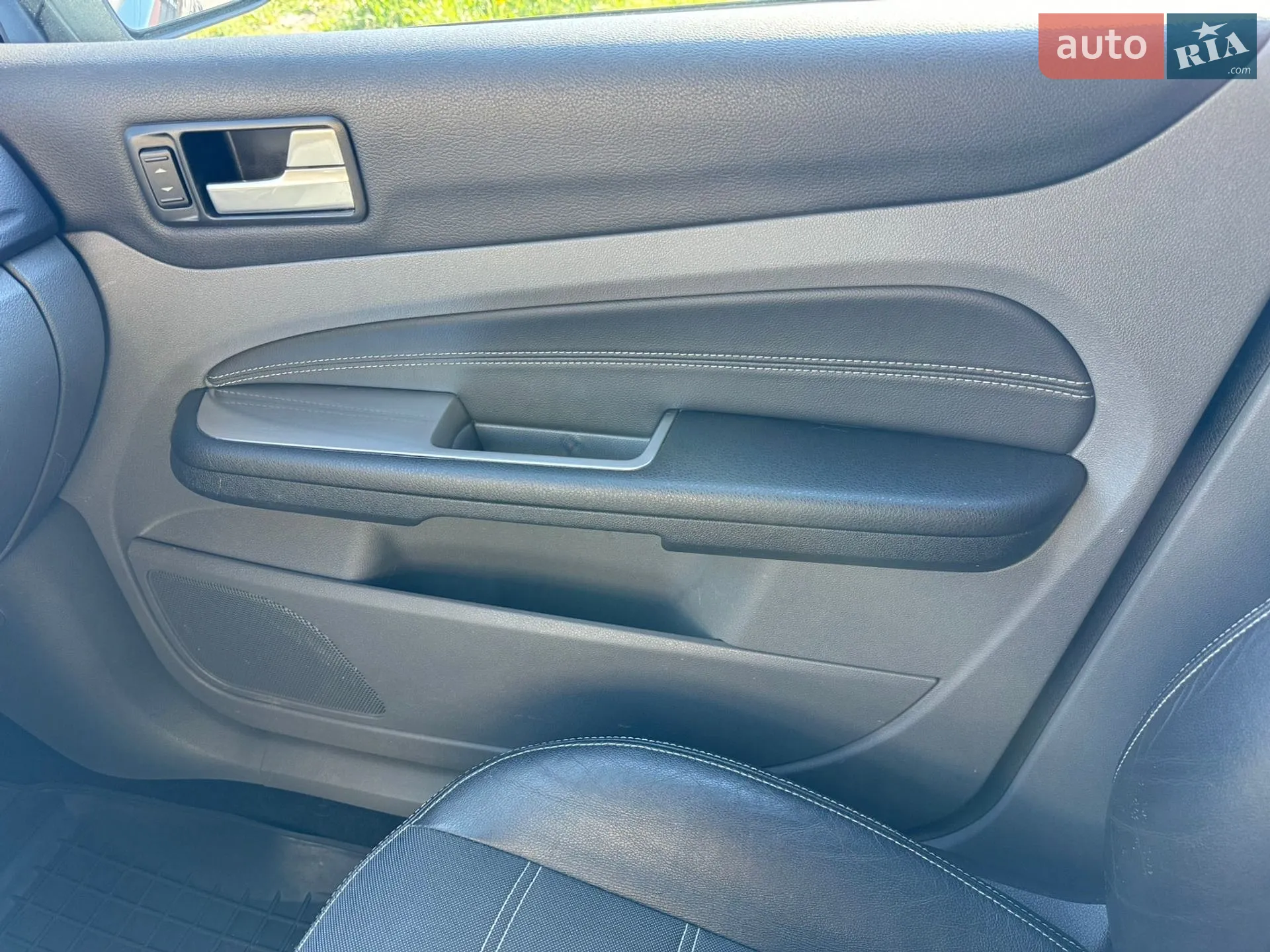 2010 Ford Focus - мініатюра 20