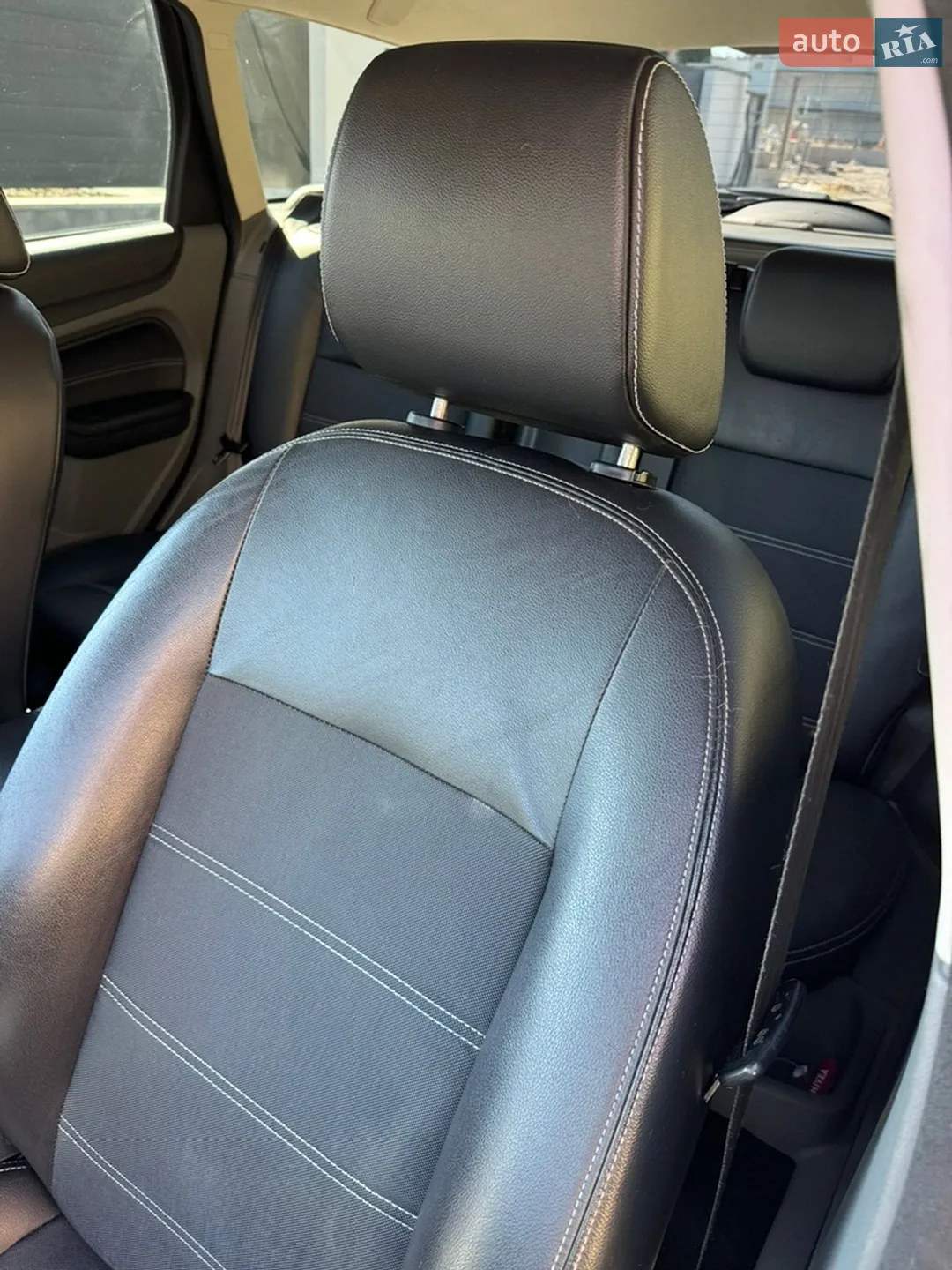 2010 Ford Focus - мініатюра 29