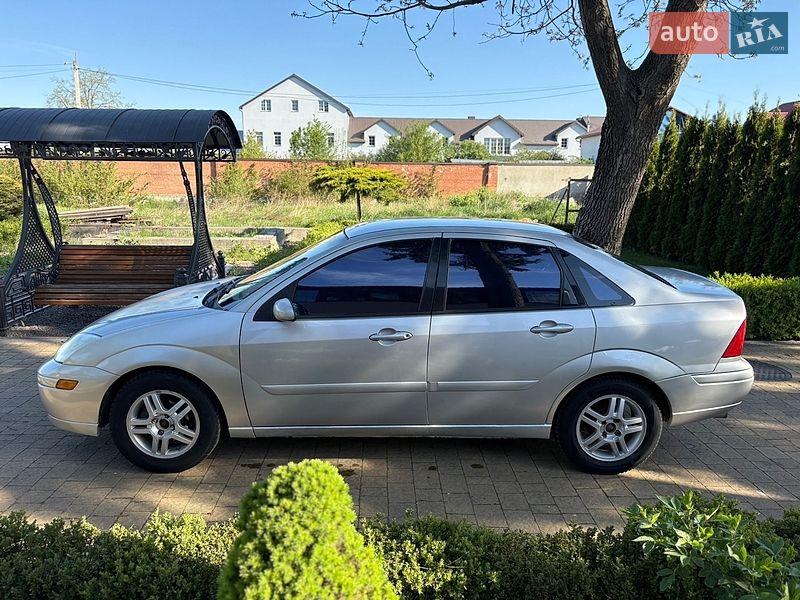 Седан Ford Focus 2001 в Городку