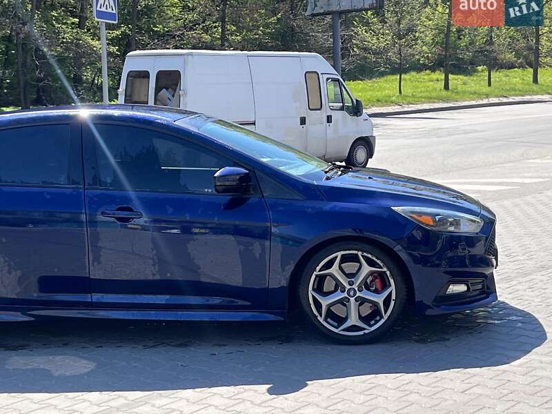 Хэтчбек Ford Focus 2016 в Киеве