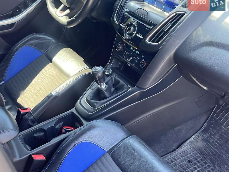 Хэтчбек Ford Focus 2016 в Киеве