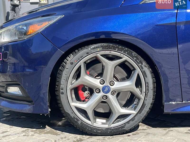 Хэтчбек Ford Focus 2016 в Киеве