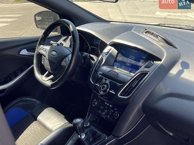 Хэтчбек Ford Focus 2016 в Киеве