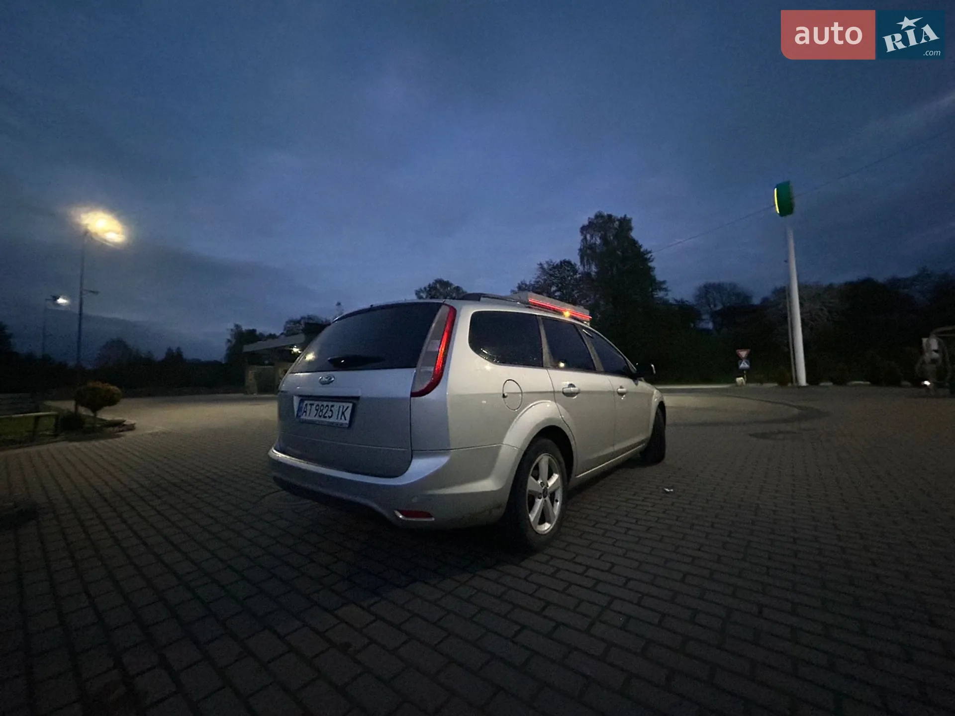 2010 Ford Focus - мініатюра 4