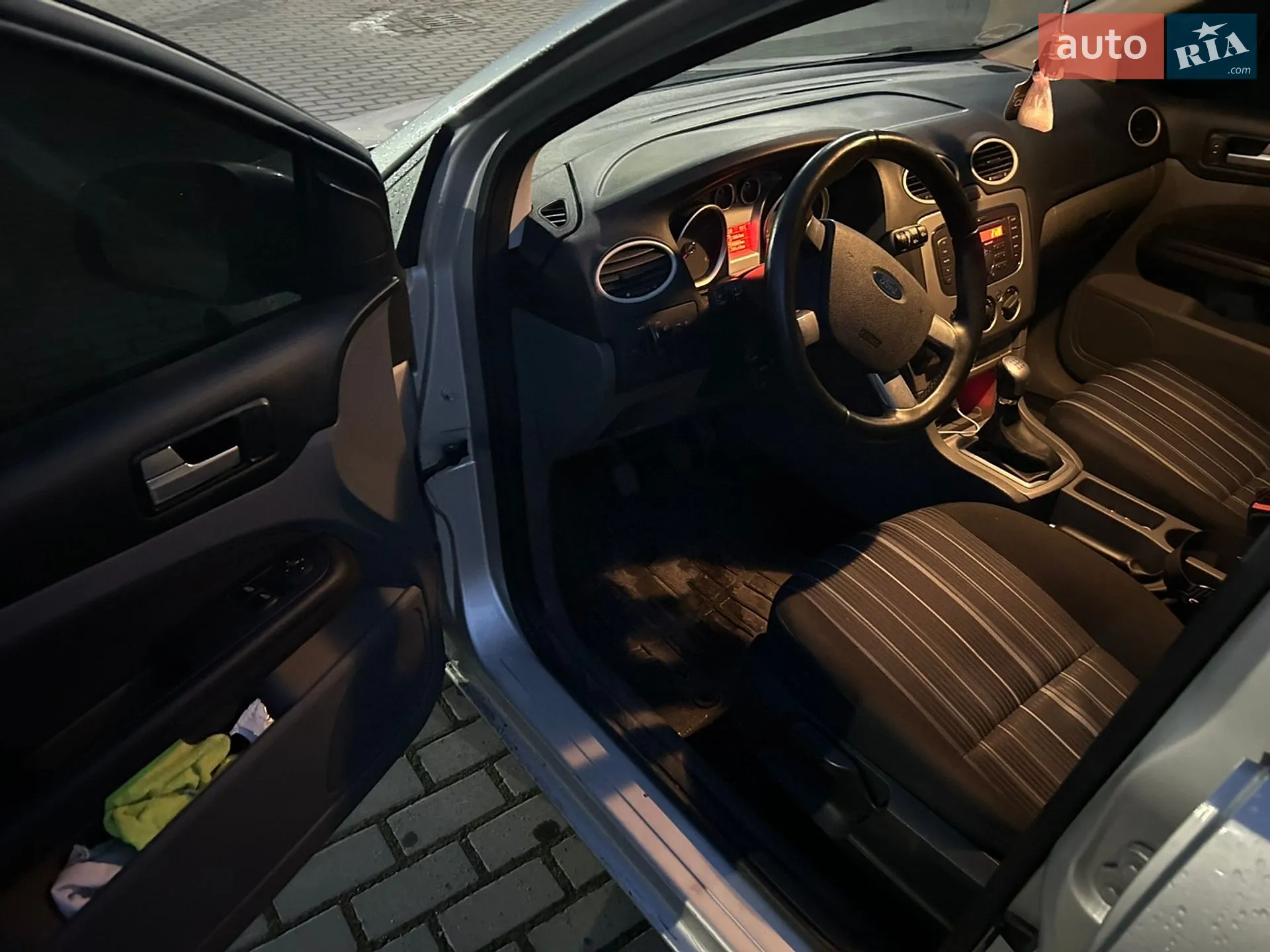 2010 Ford Focus - мініатюра 9