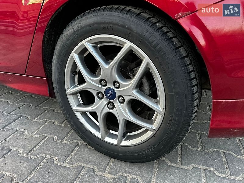 Хэтчбек Ford Focus 2014 в Софиевской Борщаговке