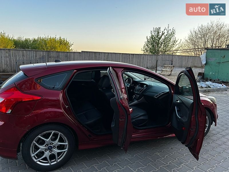 Хэтчбек Ford Focus 2014 в Софиевской Борщаговке