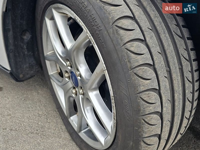 Хэтчбек Ford Focus 2014 в Киеве