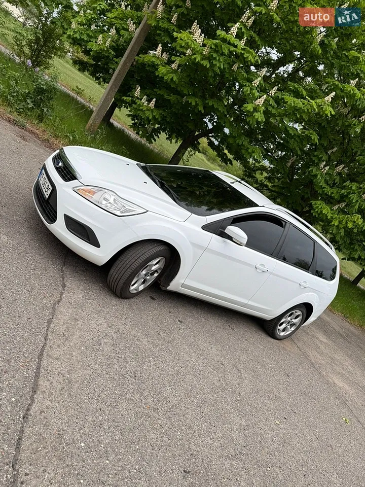 2010 Ford Focus - мініатюра 16