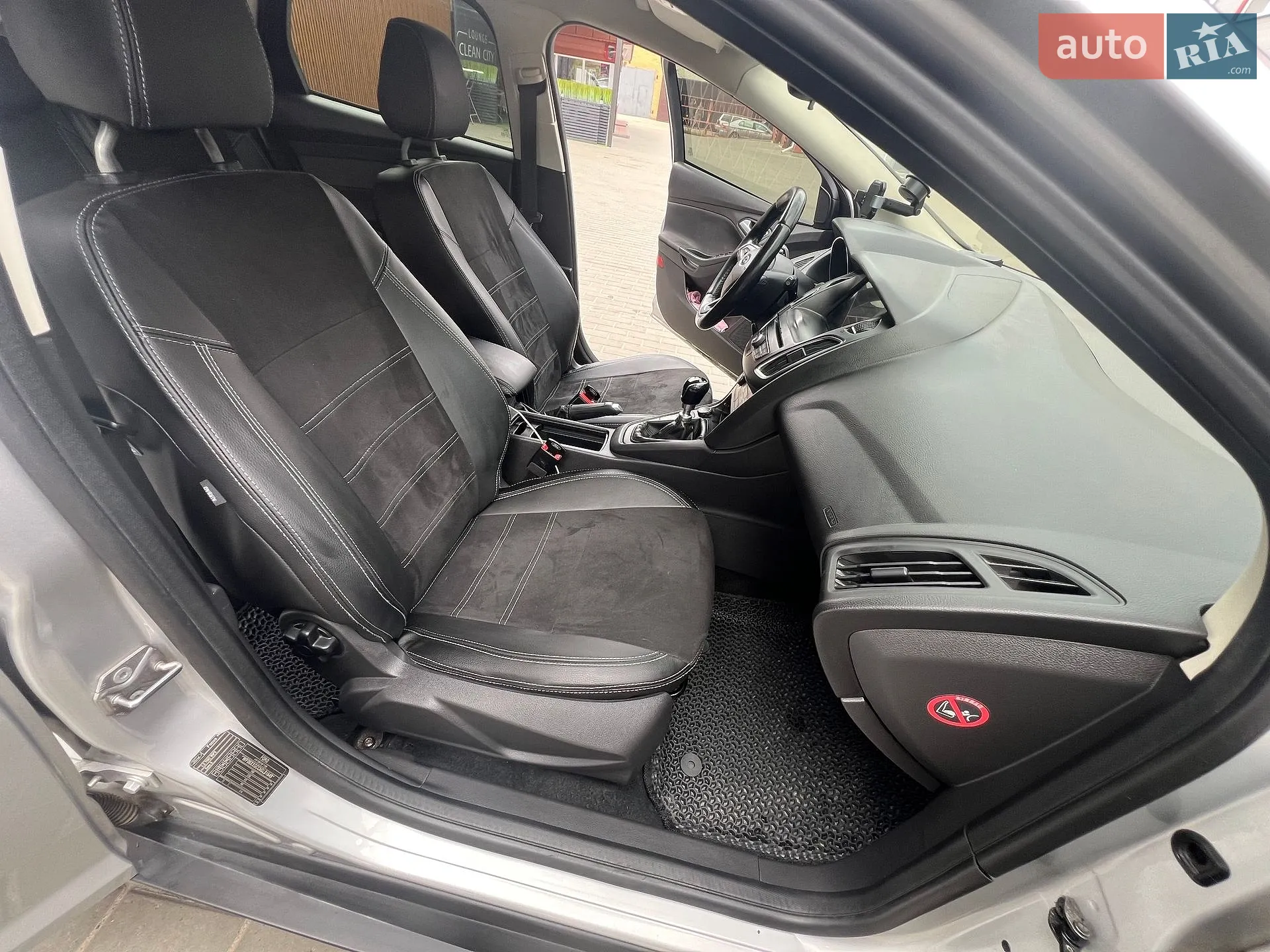2016 Ford Focus - мініатюра 19