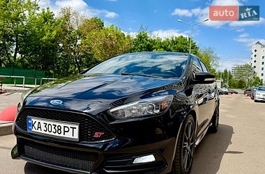 Хэтчбек Ford Focus 2017 в Киеве