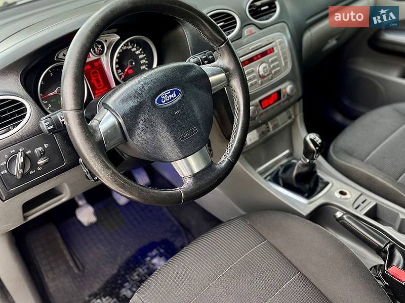 Хетчбек Ford Focus 2008 в Новояворівську