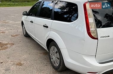 Универсал Ford Focus 2010 в Великих Мостах