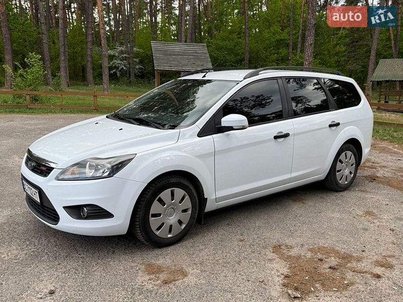 Универсал Ford Focus 2010 в Великих Мостах