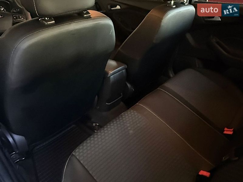 Седан Ford Focus 2015 в Сумах