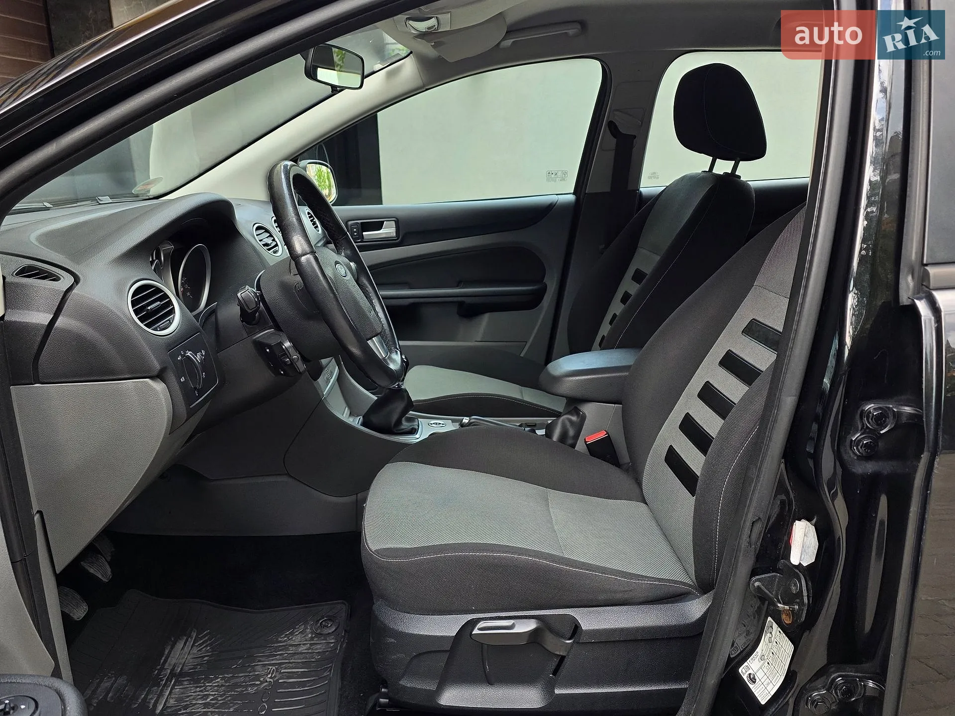 2010 Ford Focus - мініатюра 23