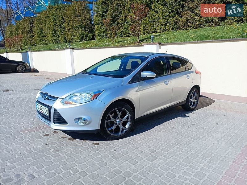 Хэтчбек Ford Focus 2012 в Остроге