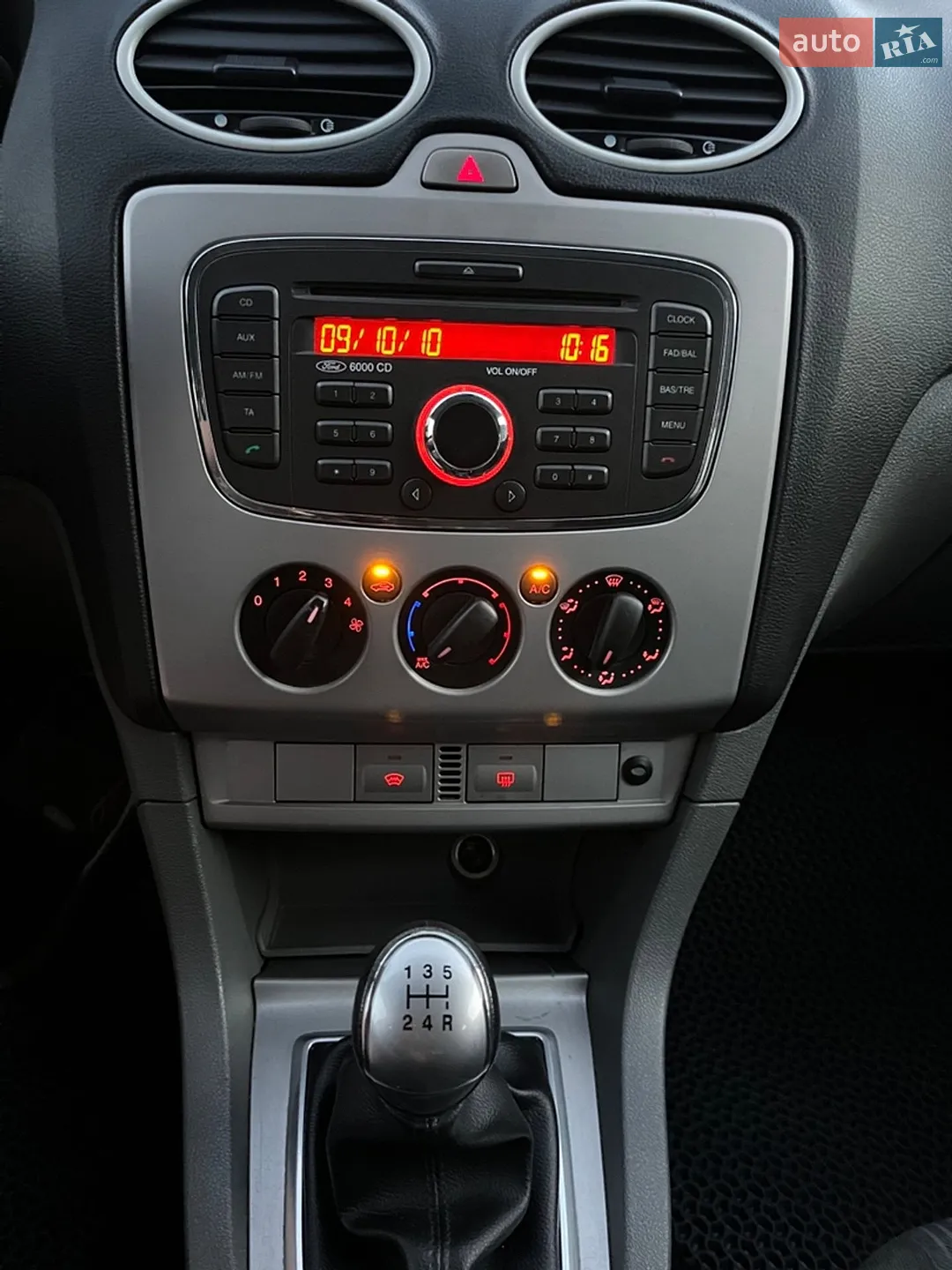 2010 Ford Focus - мініатюра 28