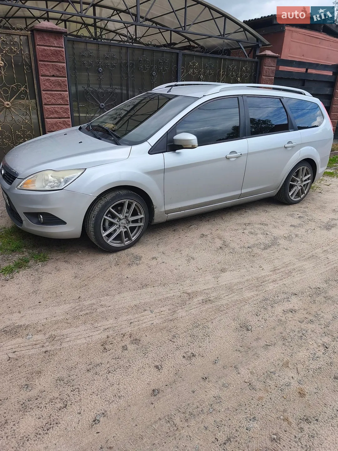 2010 Ford Focus - мініатюра 2