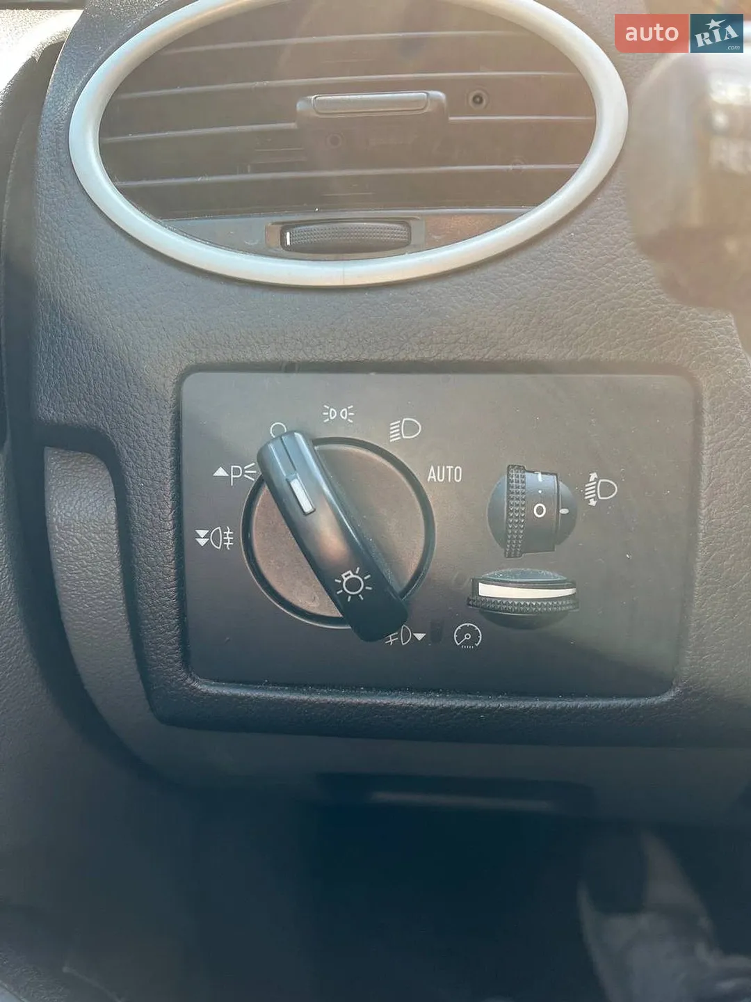 2010 Ford Focus - мініатюра 8